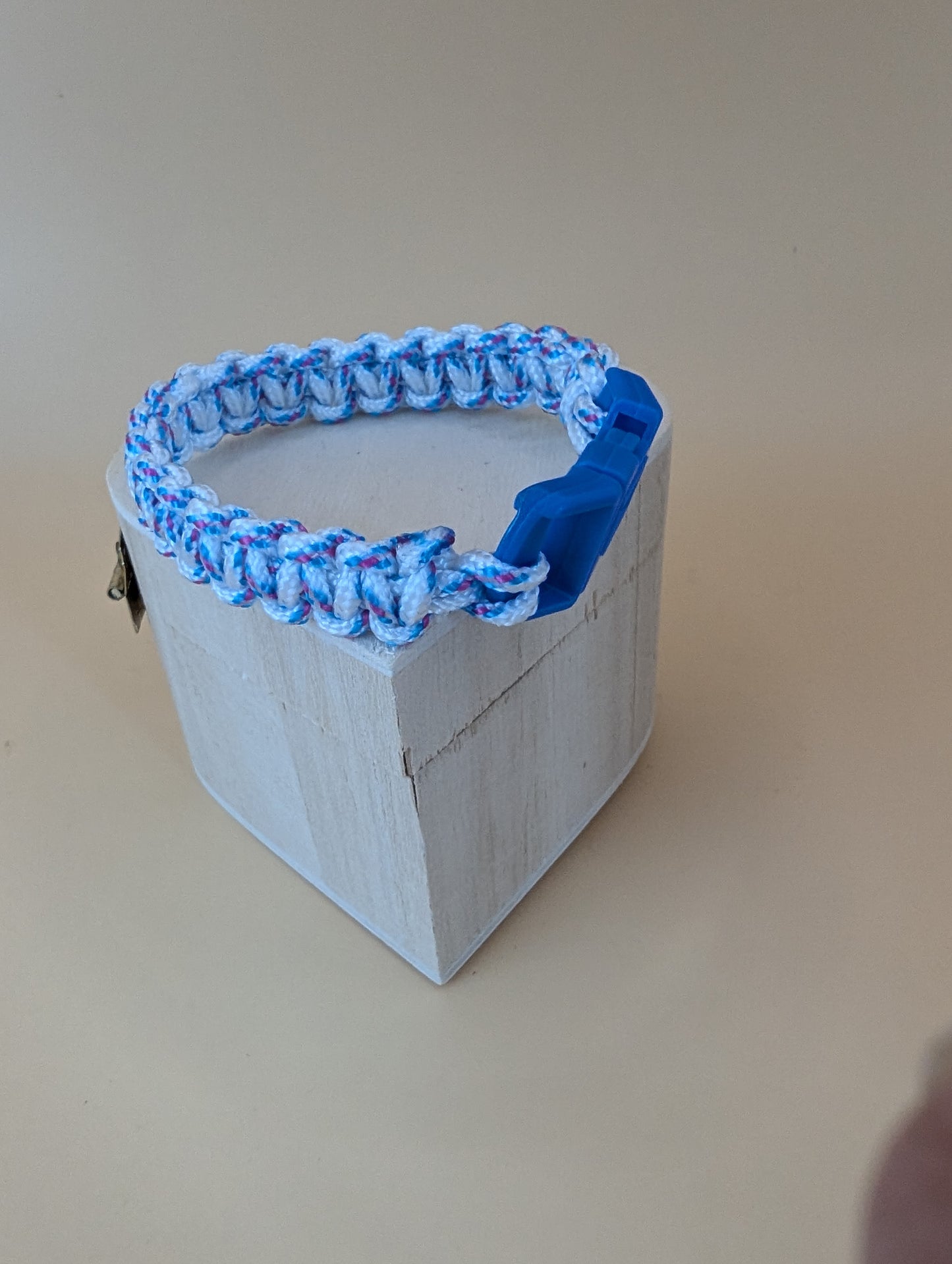 Children's unisex sensory paracord bracelet