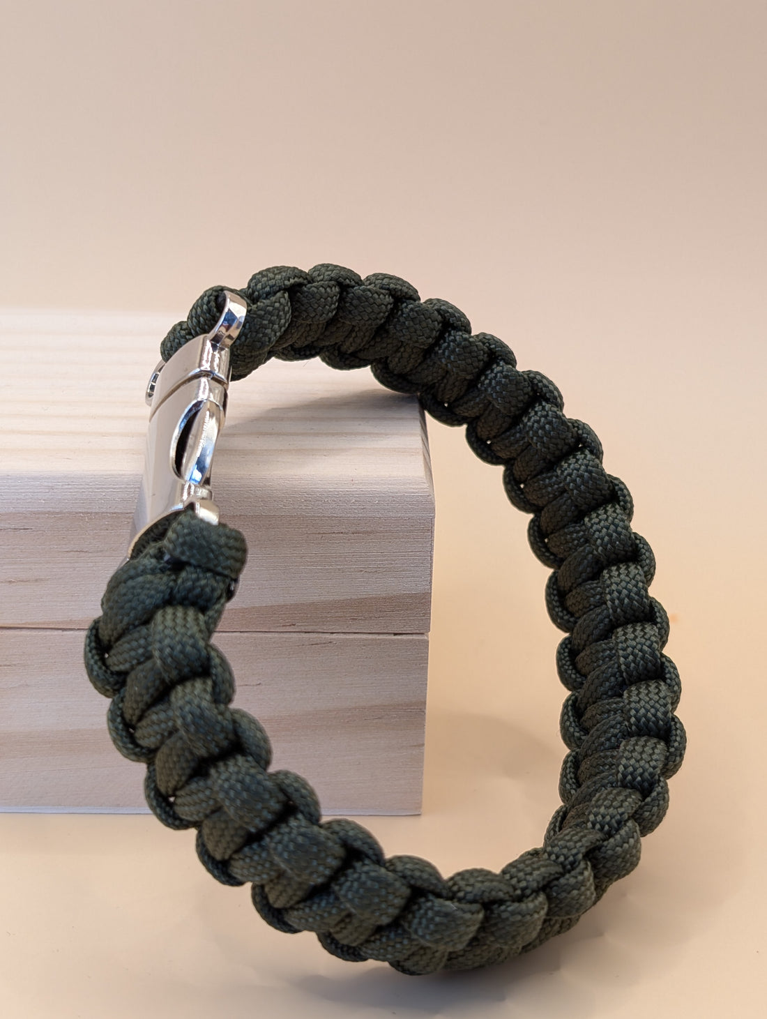Stylish Paracord Bracelets - Durable & Versatile | Accsensory
