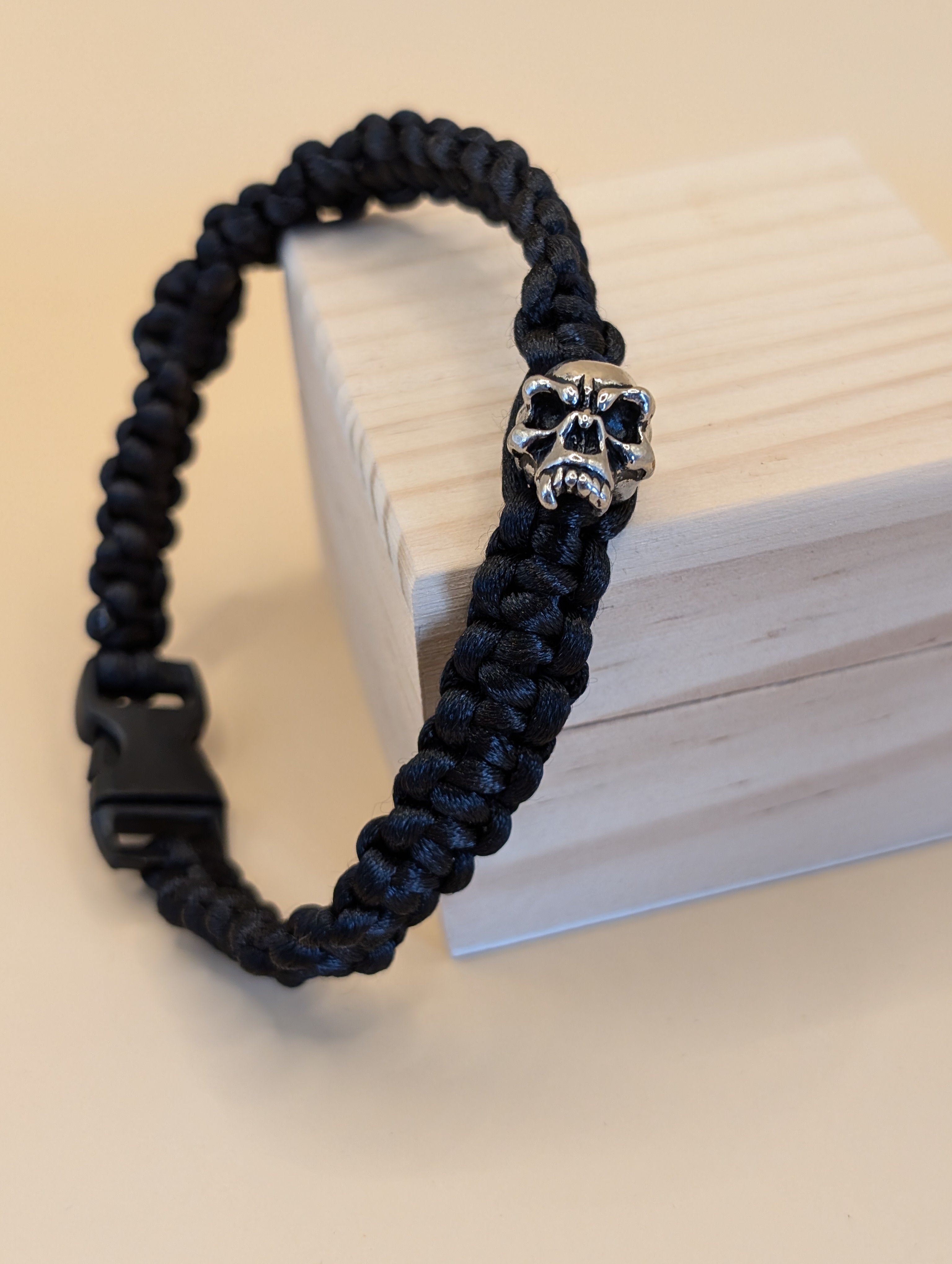 Stylish Paracord Bracelets - Durable & Versatile | Accsensory