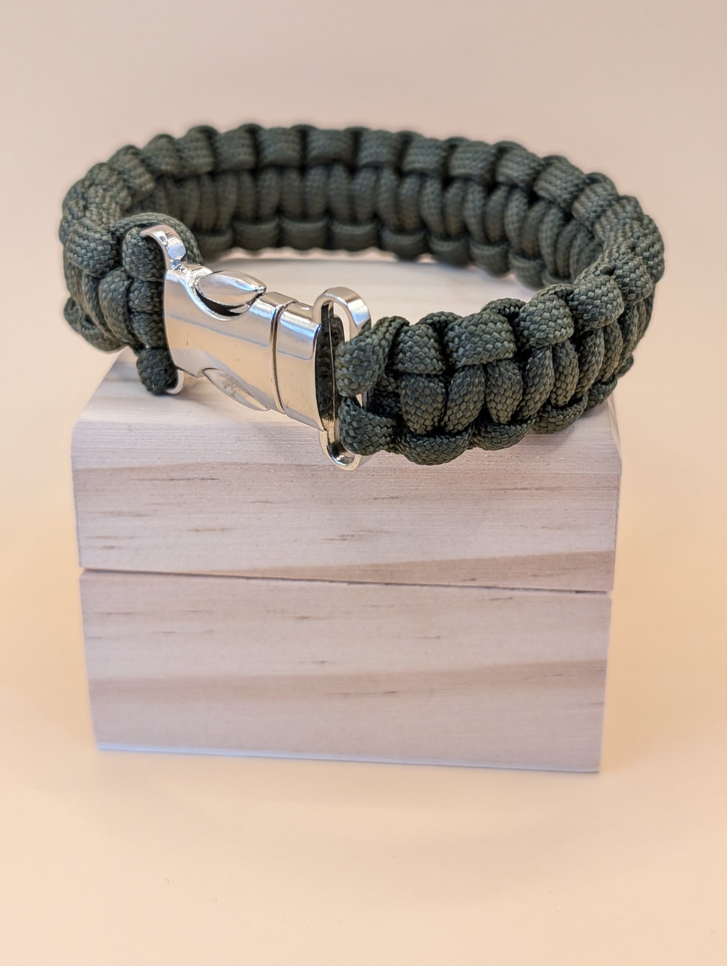 Stylish Paracord Bracelets - Durable & Fashionable | Accsensory