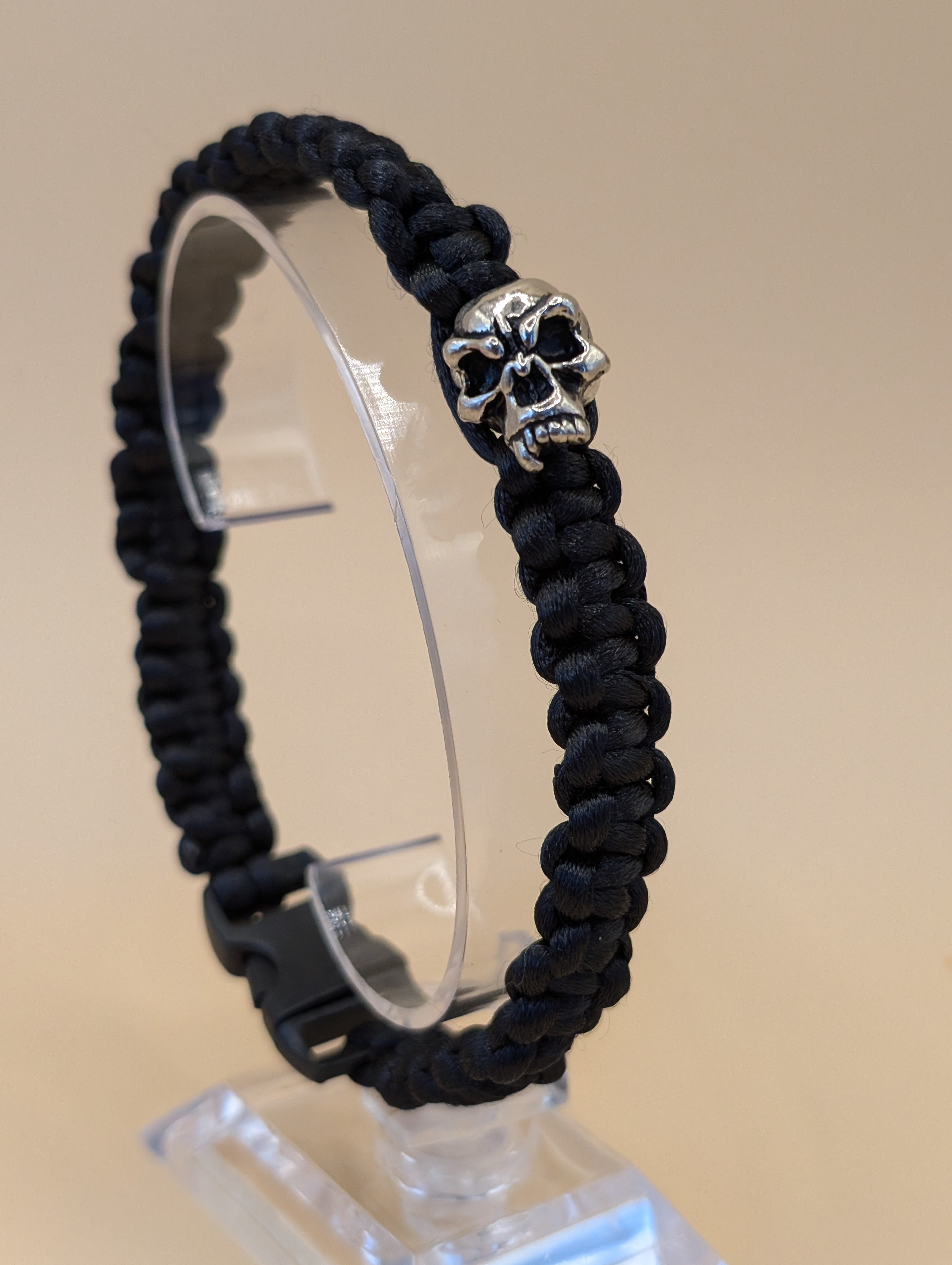 Stylish Paracord Bracelets - Durable &amp; Versatile | Accsensory