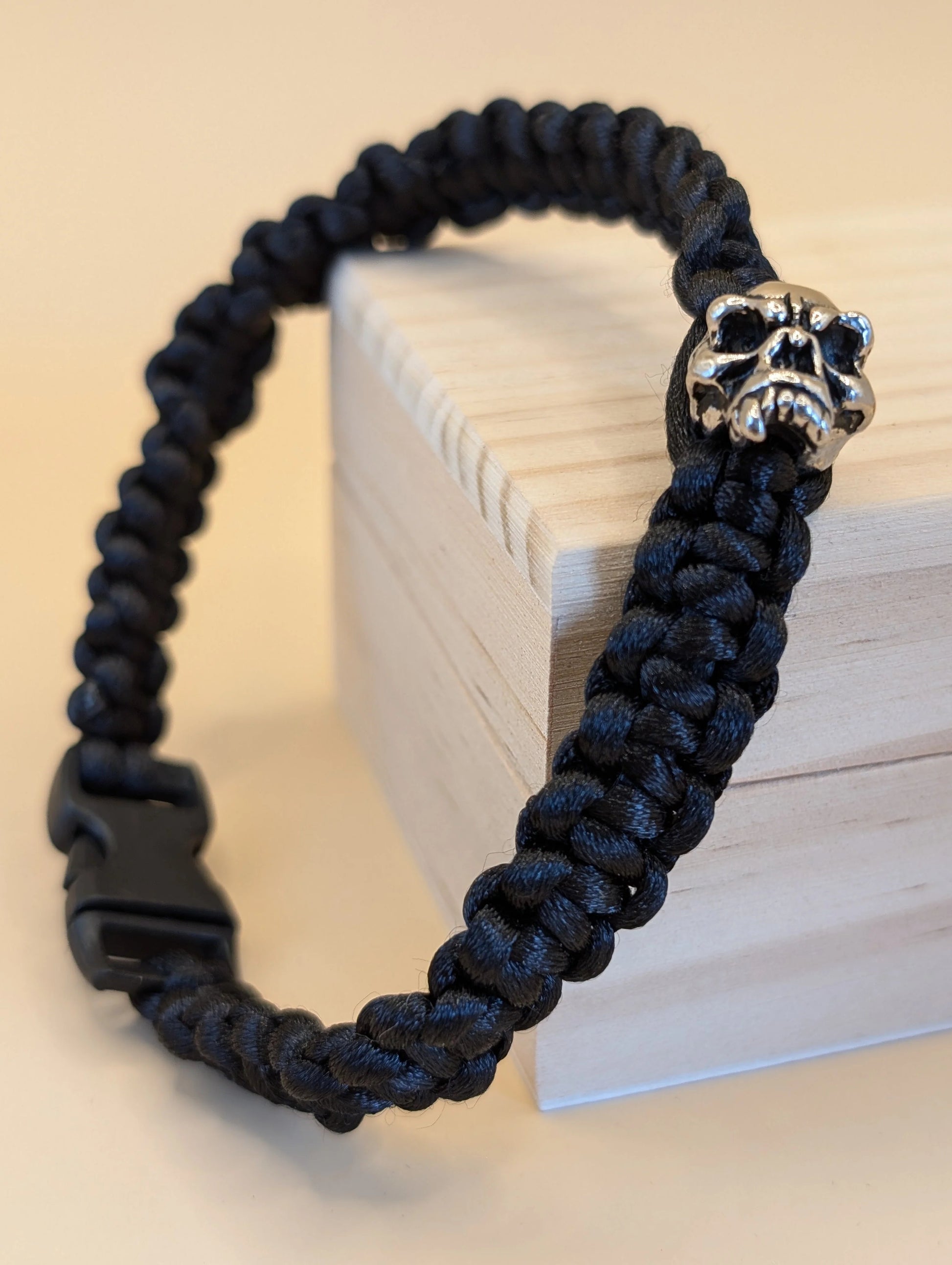 Stylish Paracord Bracelets - Durable & Fashionable | Accsensory