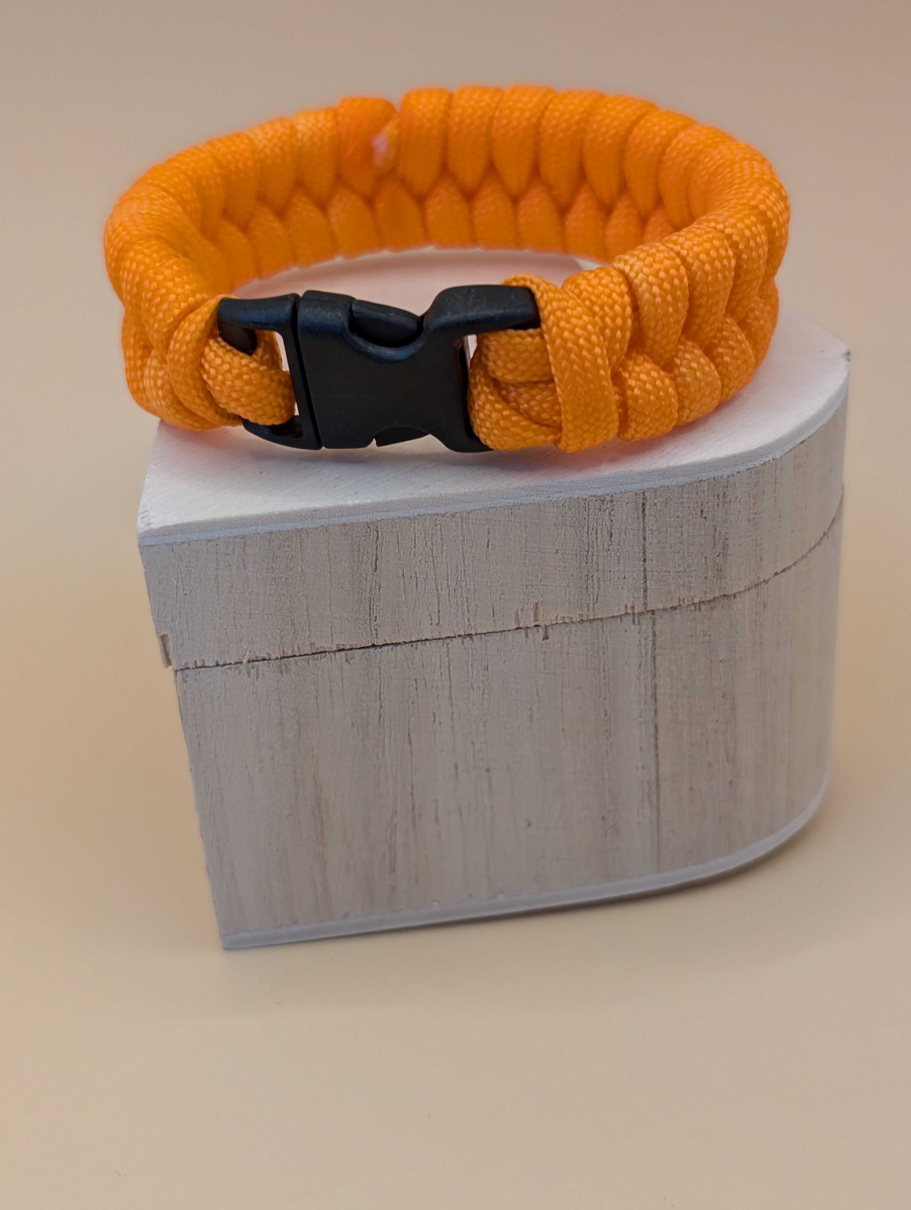 Stylish Paracord Bracelets - Durable &amp; Versatile | Accsensory