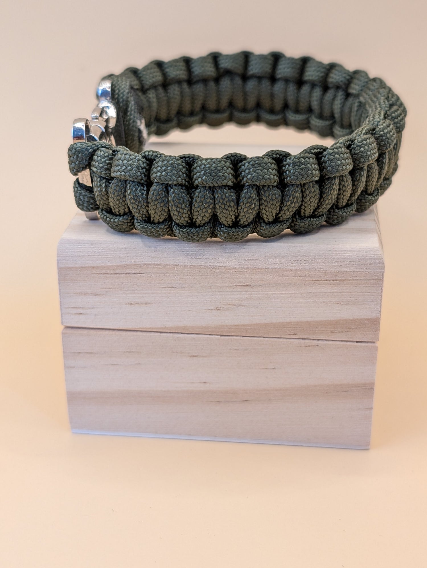 Stylish Paracord Bracelets - Durable &amp; Versatile | Accsensory
