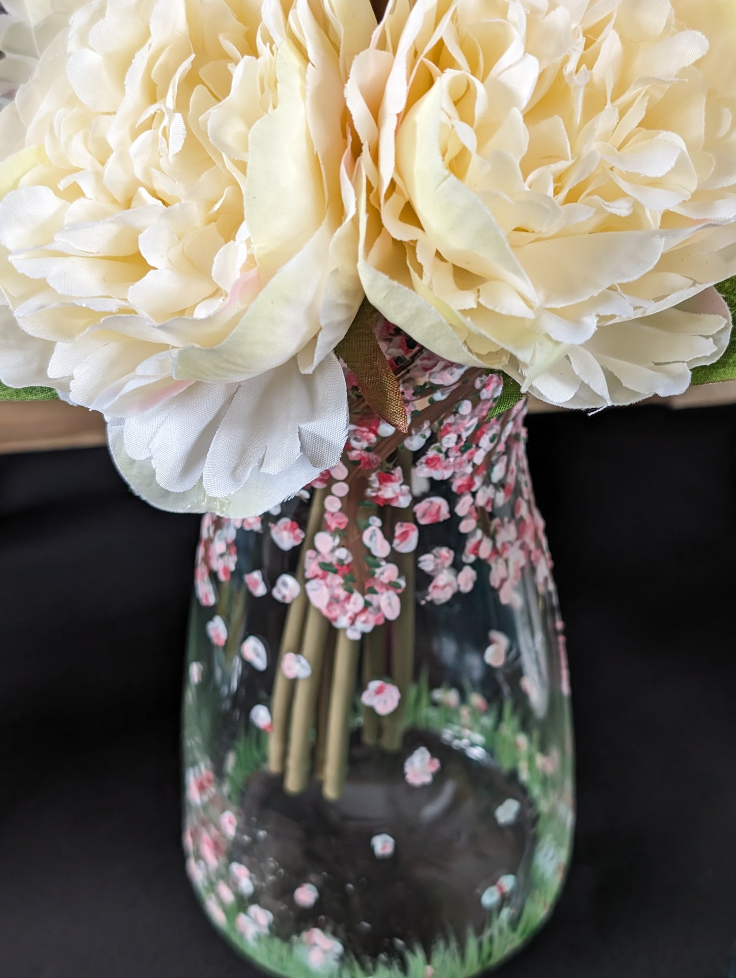 Blossom Vase - Elegant Floral Decoration | Accsensory